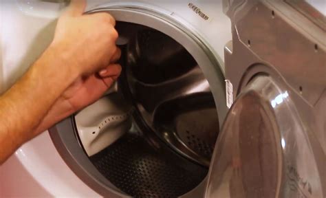 remplacer joint hublot lave linge|Comment changer le joint d'un hublot de machine à laver.